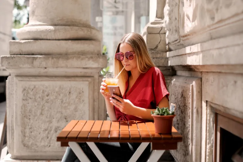 Essere Online Senza Perdersi: L'Arte di Costruire una Presenza Digitale che Ti Assomiglia