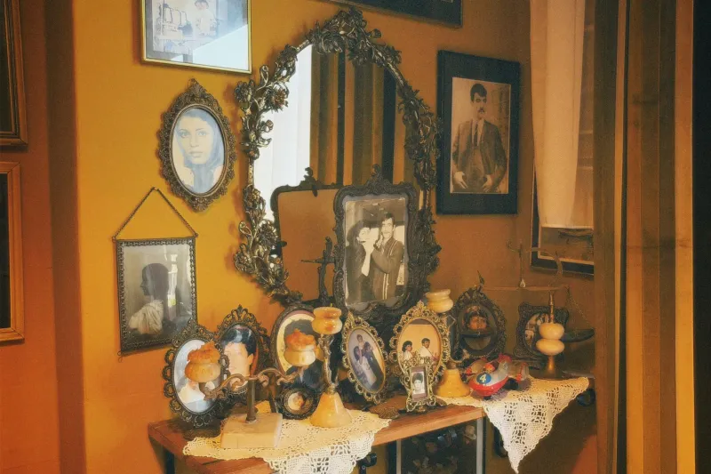 Oggetti con un'Anima: L'Arte Italiana di Collezionare Memorie Invece che Cose